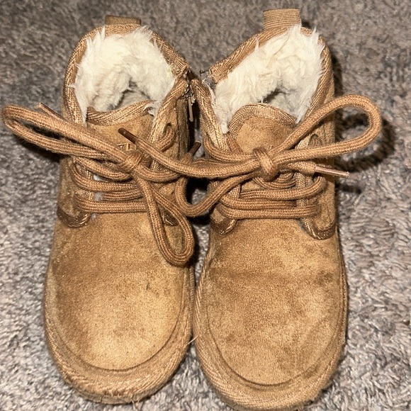 Kids boots size 10 - Picture 2 of 4